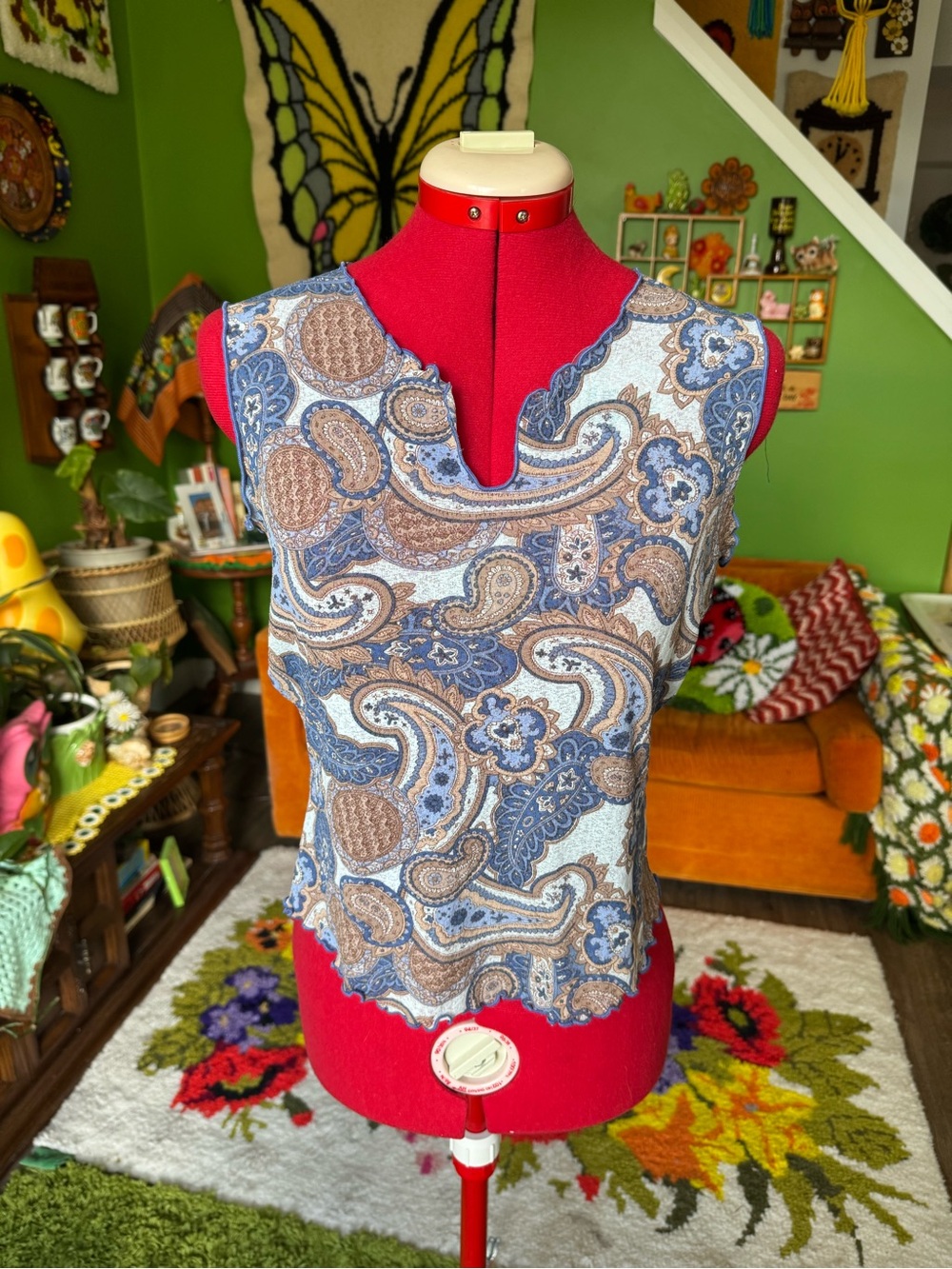 Sleeveless Paisley Print Crop Top in Blue and Brown